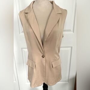 Tan beige long vest with single button front and faux front pockets size large